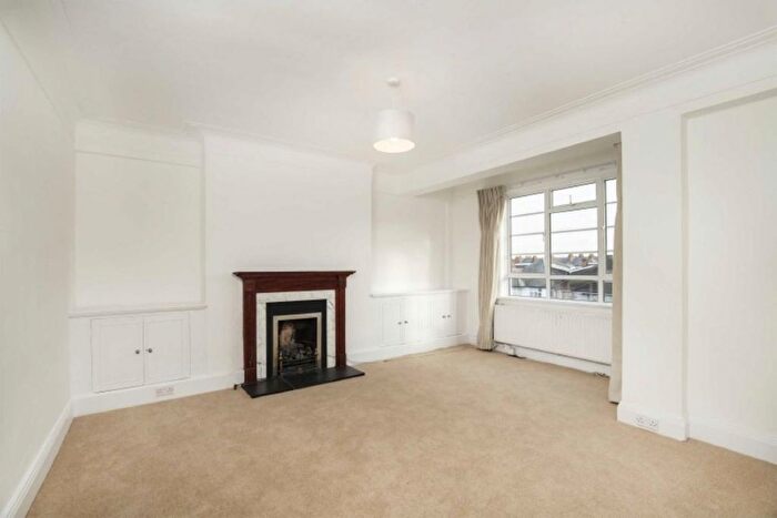 3 Bedroom Flat To Rent In Woodside, Wimbledon, SW19