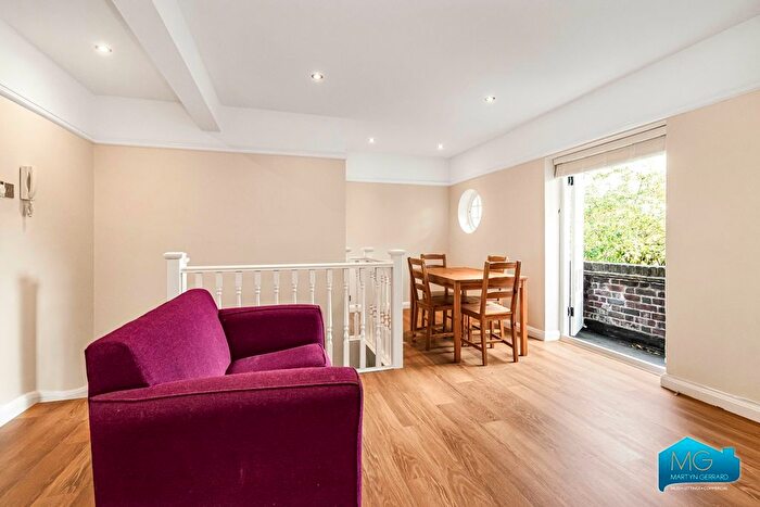 2 Bedroom Maisonette To Rent In Neale Close, London, N2