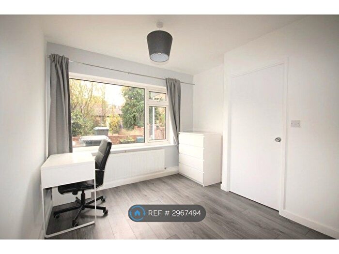 4 Bedroom Flat To Rent In Colton Gardens, London, N17