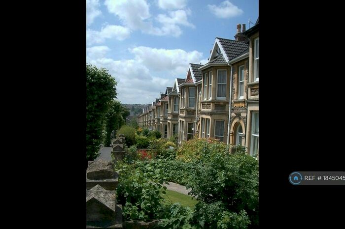 2 Bedroom Flat To Rent In Longfellow Avenue, Bath, BA2