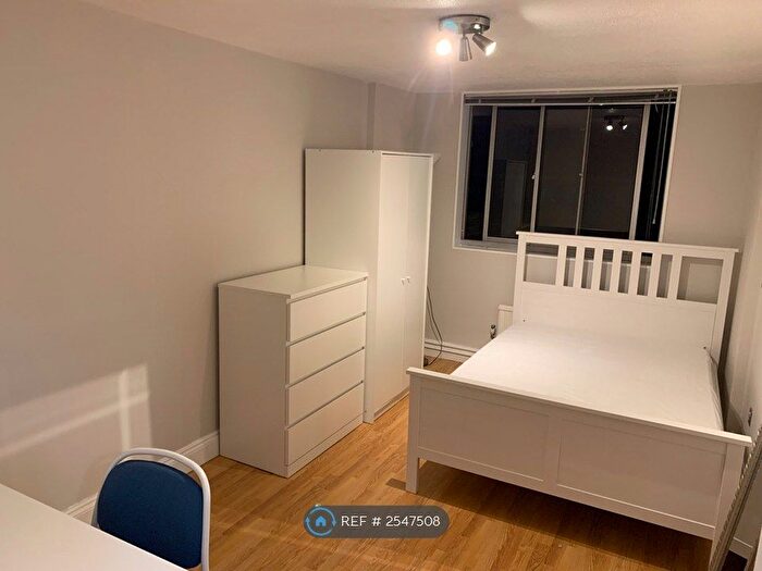 3 Bedroom Flat To Rent In Hatton Garden, London, EC1N