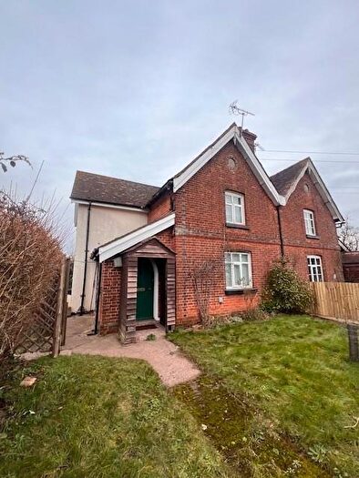 3 Bedroom Semi-Detached House To Rent In Kingstone, HR2