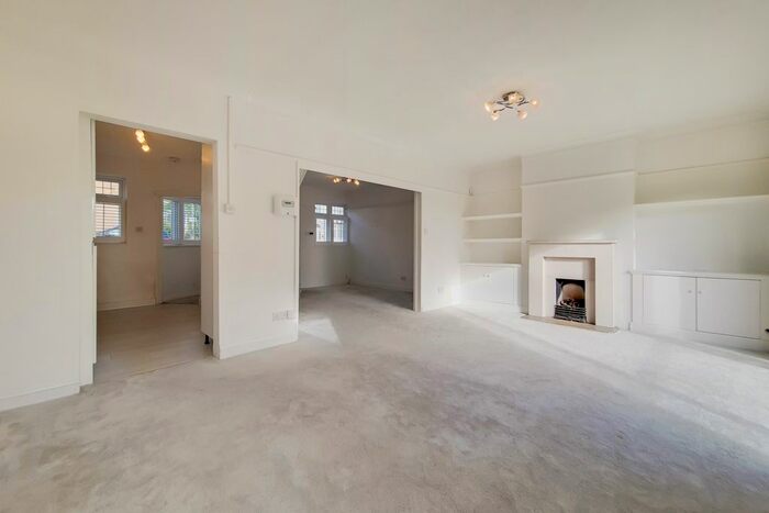 4 Bedroom Terraced House To Rent In Milton Avenue, Barnet EN5