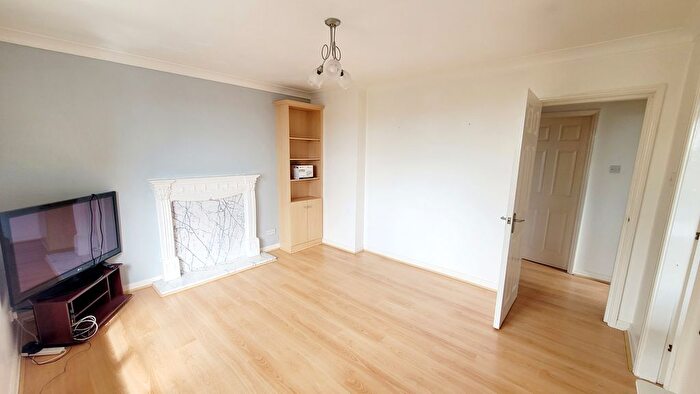 2 Bedroom Flat To Rent In Longview Court, Manchester, M27