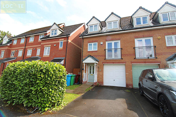 3 Bedroom Town House For Sale In Lawnhurst Avenue, Wythenshawe, M23