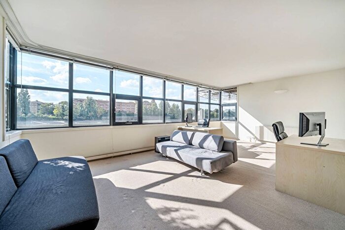 2 Bedroom Property To Rent In Thames Reach, Hammersmith, London, W6