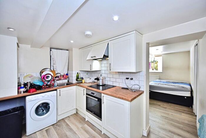 1 Bedroom Flat For Sale In London Road, Maidstone, Kent, ME16