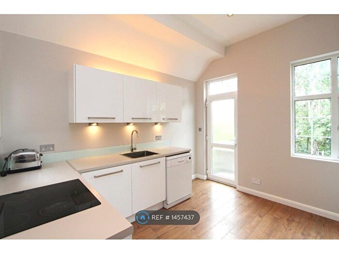 3 Bedroom Flat To Rent In Woodgrange Avenue, London, W5