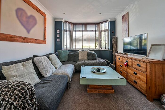 3 Bedroom Semi-Detached House For Sale In Highclere Road, Knaphill, Woking, GU21