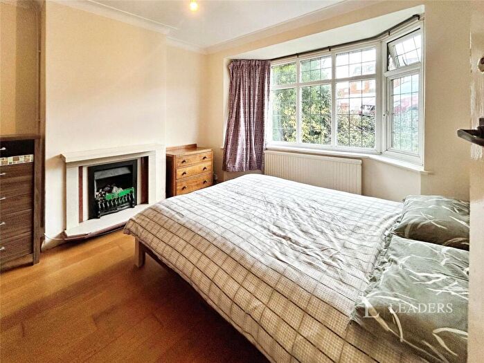 1 Bedroom Semi Detached House To Rent In Hangleton Road, Hove, BN3