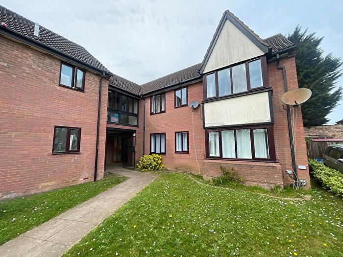 3 Bedroom Flat To Rent In Petunia Court, Luton, LU3