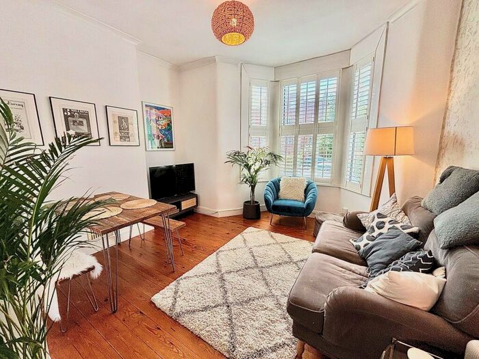 1 Bedroom Flat To Rent In Hermon Hill, Wanstead, E11