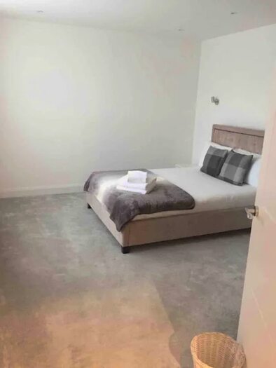 2 Bedroom Flat To Rent In Ealing Broadway, London, W5