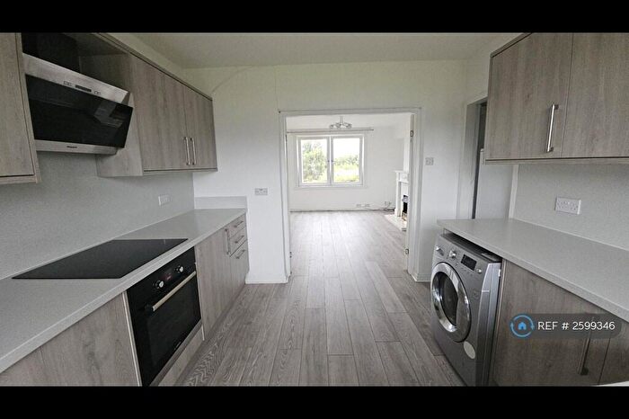 3 Bedroom Flat To Rent In Glasgow Road, Camelon, Falkirk, FK1