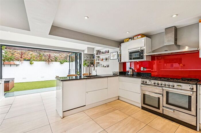 4 Bedroom Flat For Sale In Almeric Road, SW11