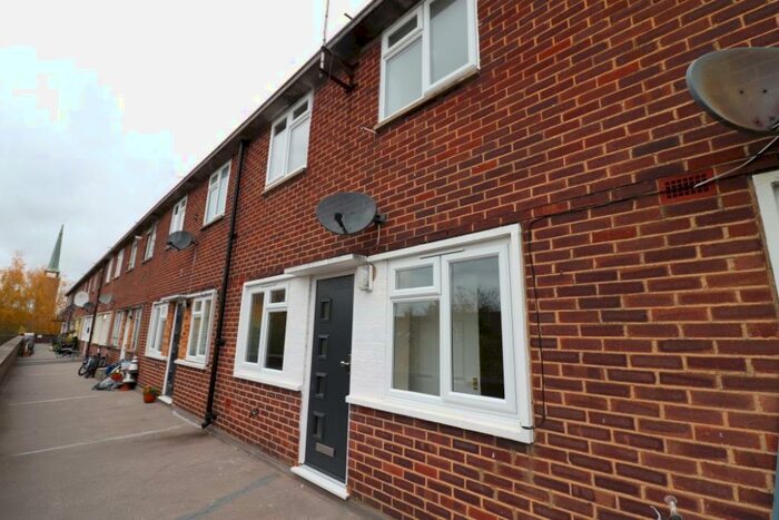 3 Bedroom Maisonette To Rent In Mayflower Way, Holtspur, HP9
