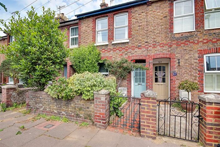 2 Bedroom Terraced House For Sale In Southfield Road, Worthing, BN14