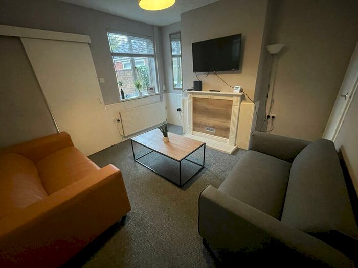 3 Bedroom Terraced House To Rent In Kirkby Street, Lincoln, LN5