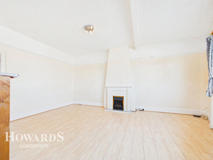 2 Bedroom Maisonette For Sale In London Road Pakefield, Lowestoft, NR33