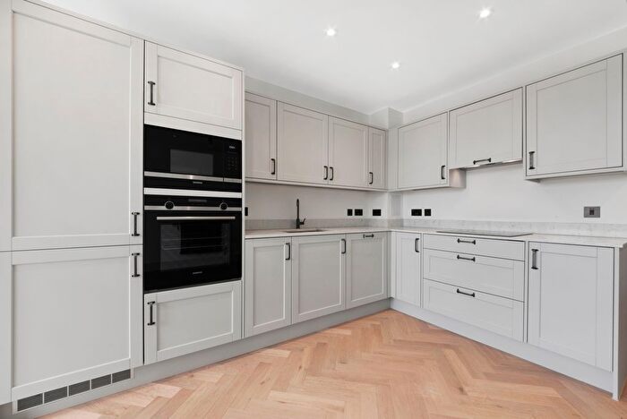 1 Bedroom Flat To Rent In Clifton Mansions, Park Avenue, NW2