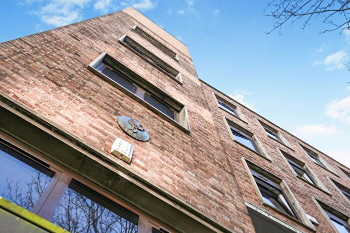 2 Bedroom Flat For Sale In High Street, Sutton, SM1
