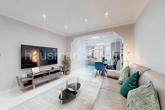 4 Bedroom Semi-detached House For Sale In The Vale, NW11