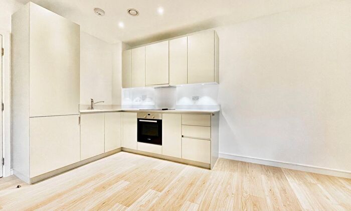 1 Bedroom Flat To Rent In Saffron Central Square, Pinnacle Apartments, CR0