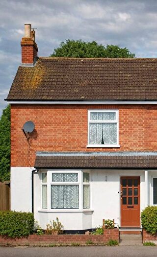 Studio To Rent In Chapel Park Road, Addlestone, KT15