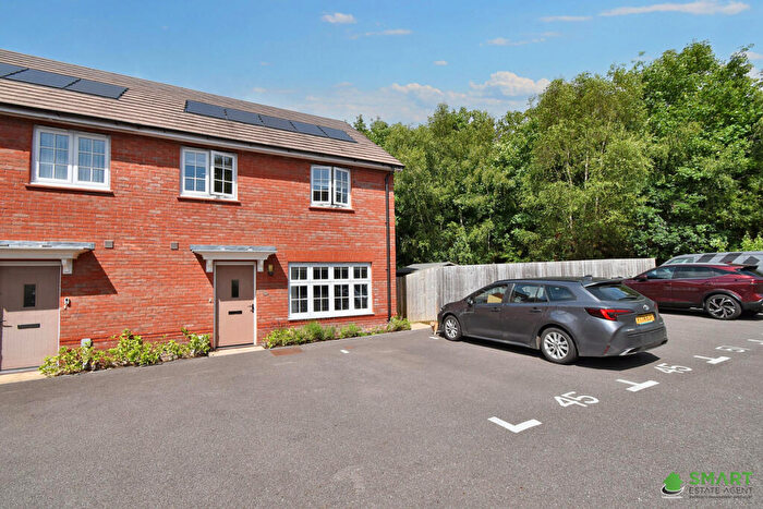 3 Bedroom Semi-Detached House For Sale In Woodland Drive, Exeter, EX2