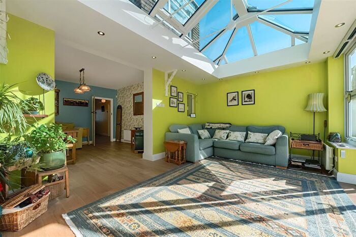 3 Bedroom Chalet For Sale In Brer Lodge, Davis Street, Hurst, Berkshire, RG10