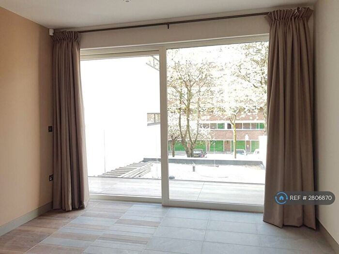 2 Bedroom Flat To Rent In Kember Street, London, N1