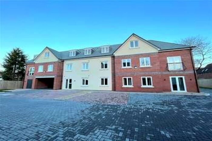 3 Bedroom Flat To Rent In Danelaw Court, Hinckley, LE10