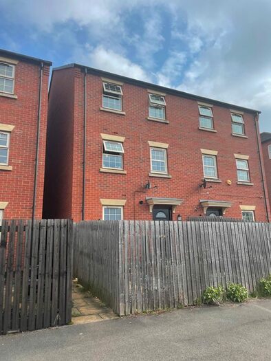 2 Bedroom Town House To Rent In Towpath Court, Derby, DE21