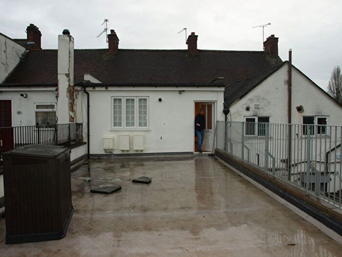 2 Bedroom Flat To Rent In Hatch End, HA5