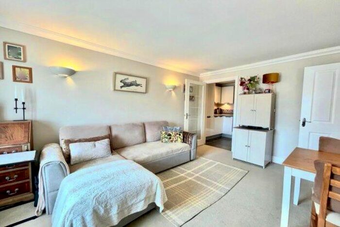 2 Bedroom Flat To Rent In Capstone Road, Bournemouth, BH8
