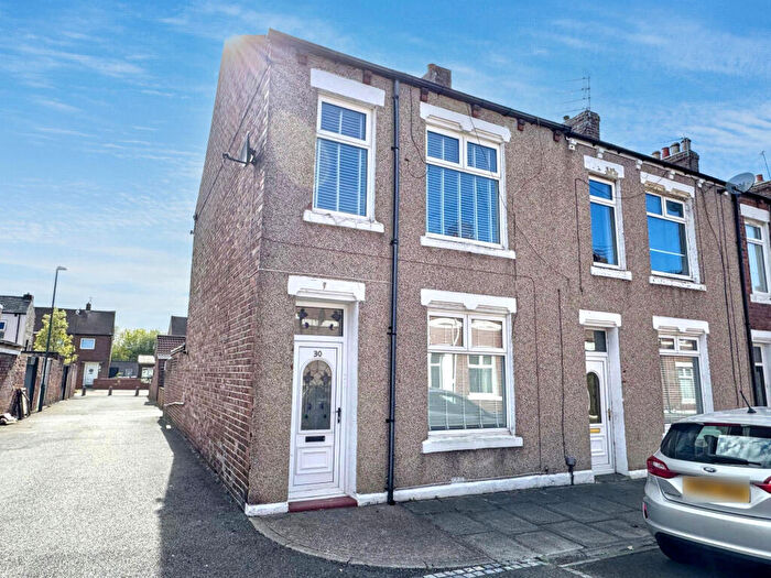 3 Bedroom End Of Terrace House For Sale In Buchanan Street, Hebburn, Tyne And Wear, NE31