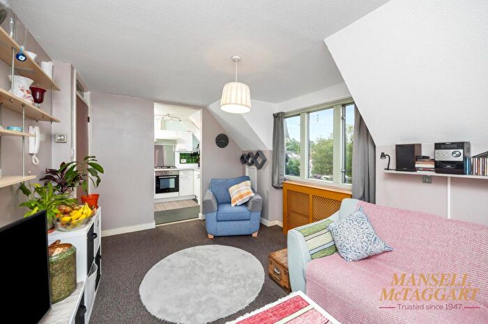 1 Bedroom Flat For Sale In Jengers Mead, Laura House Jengers Mead, RH14