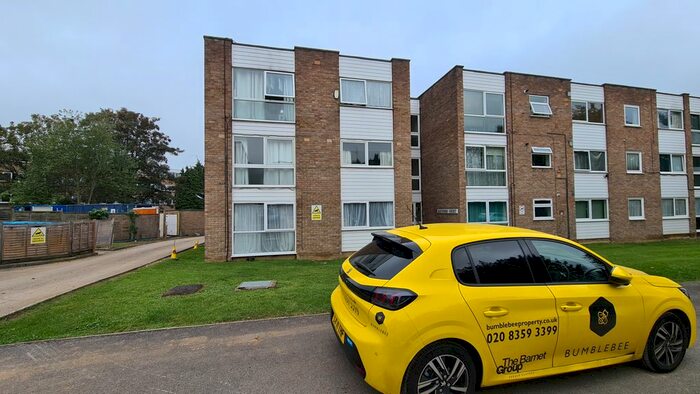 2 Bedroom Flat To Rent In Haywood Court, Oak Lane, Bounds Green, N11