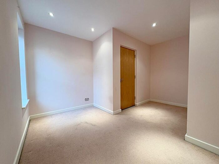 2 Bedroom Flat For Sale In Valley Drive, Harrogate, HG2