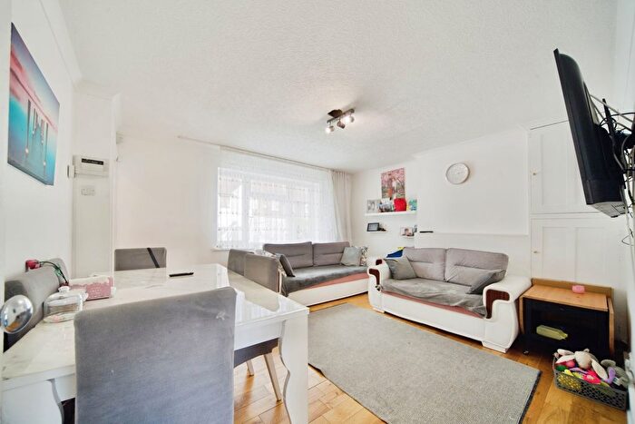 3 Bedroom End Of Terrace House For Sale In Barclay Road, London, N18