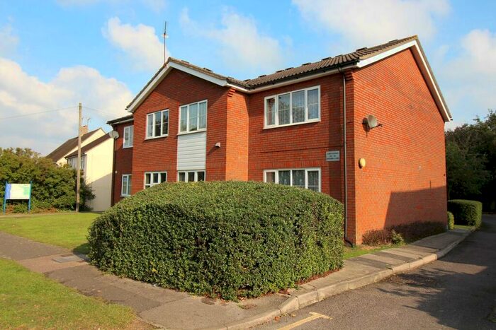 1 Bedroom Ground Flat To Rent In Ground Lane, Hatfield, AL10