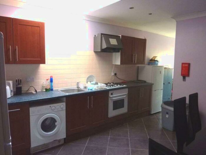 5 Bedroom Terraced House To Rent In Grange Avenue, University Area, RG6