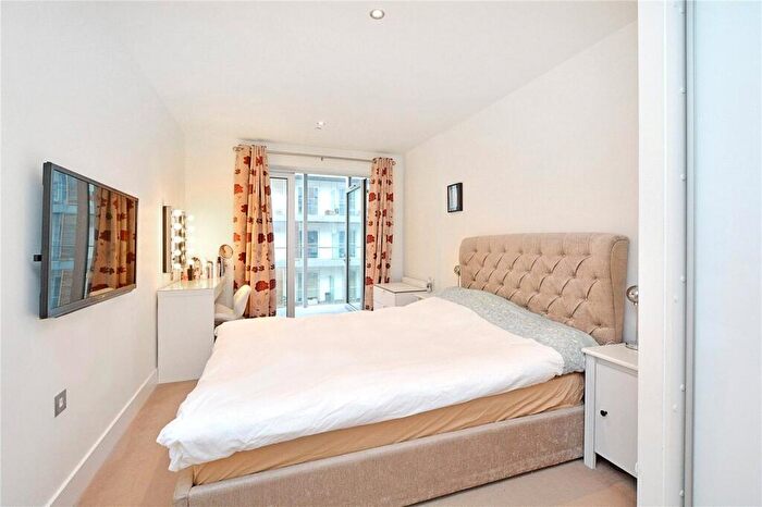 3 Bedroom Flat To Rent In Love Lane, Woolwich Arsenal, SE18