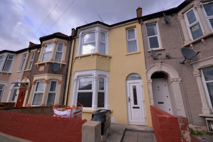 4 Bedroom Terraced House To Rent In Sheridan Road, Manor Park, E12