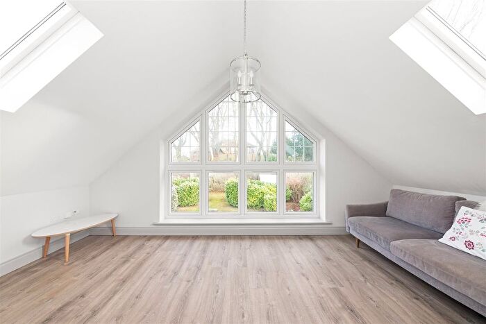 2 Bedroom Flat For Sale In Woodcote Valley Road, Purley, CR8