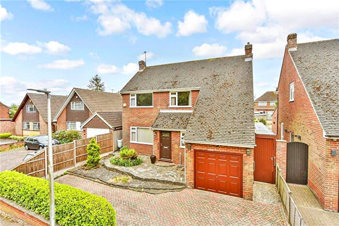 4 Bedroom Detached House For Sale In The Shades, Strood, Rochester, Kent, ME2