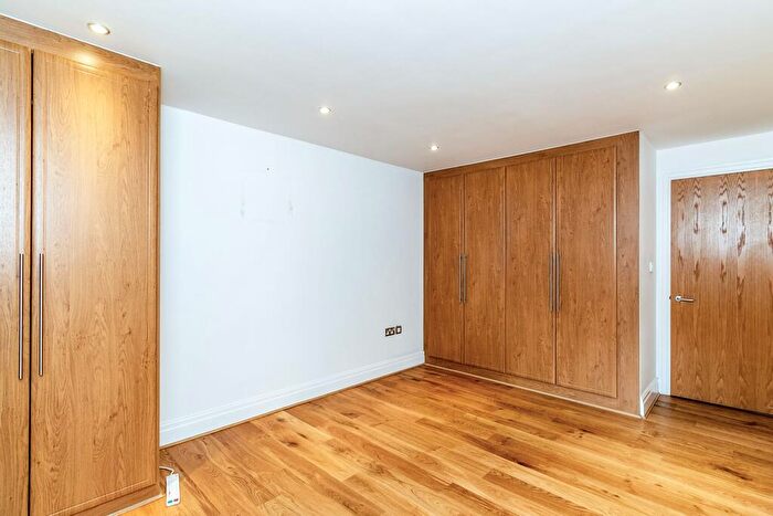 2 Bedroom Apartment To Rent In Alexander House, Royal Quarter, KT2