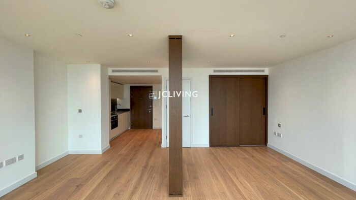 Studio To Rent In London, E14