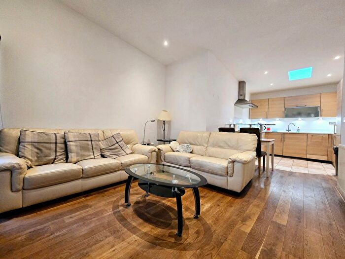 2 Bedroom Flat To Rent In Waterloo Road, Waterloo, SE1