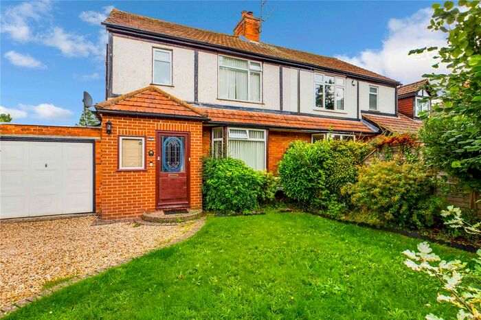 3 Bedroom Semi-Detached House To Rent In Armour Hill, Tilehurst, Reading, Berkshire RG31